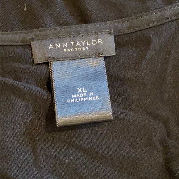 Ann Taylor Factory black v-neck sleeveless top - Picture 6 of 6